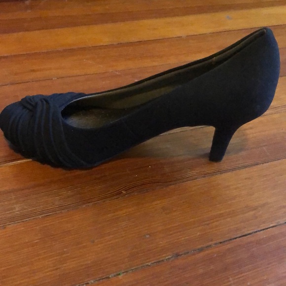 Heels - Picture 2 of 5